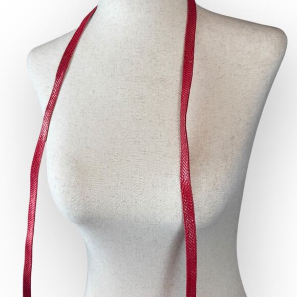 Vintage 1980s R. Soldaña Manila Red and Black Snakeskin Crossbody Purse - Picture 6 of 13